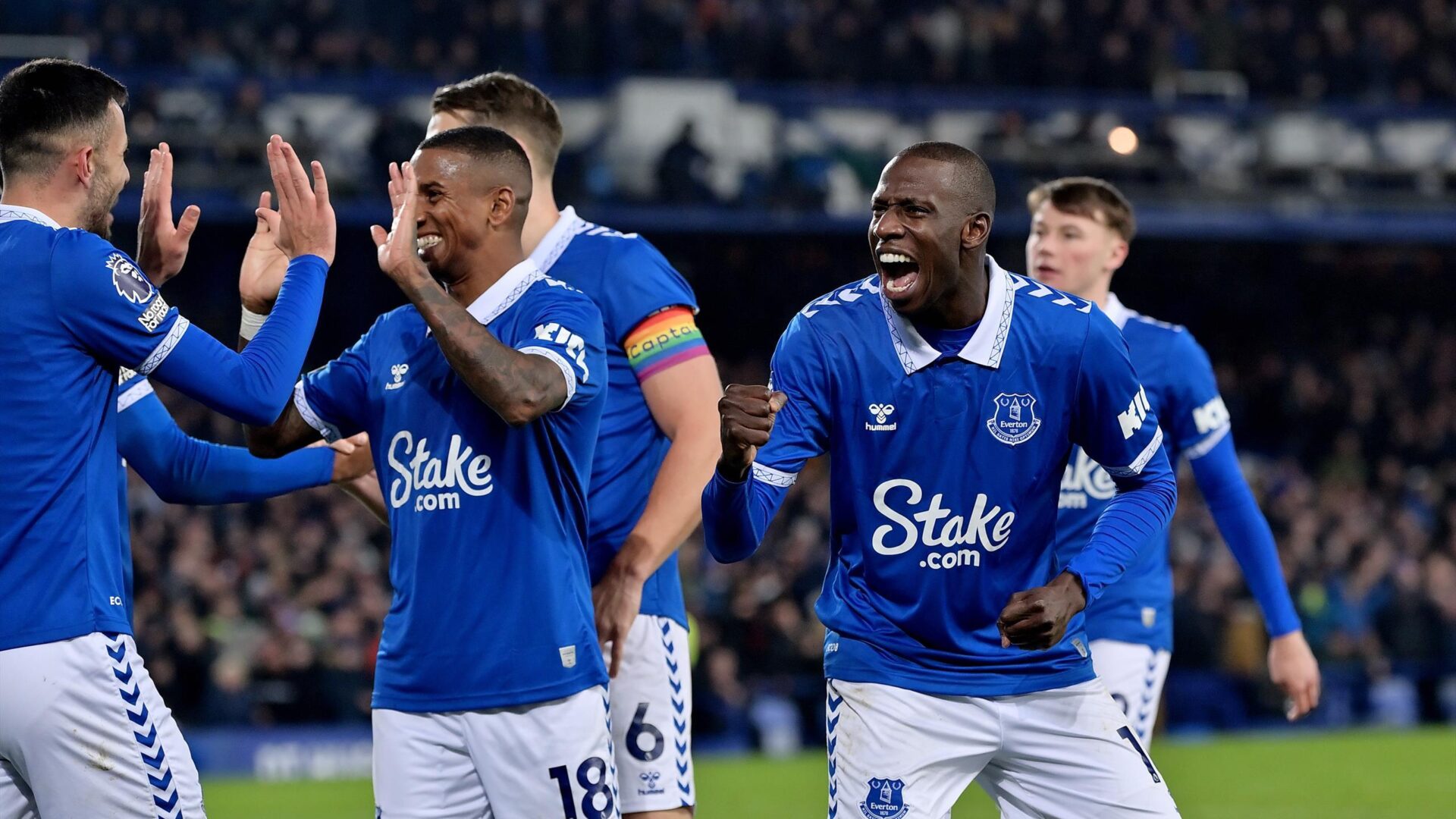 Everton's Dominant Performance Shakes Up Premier⁢ League Title Race